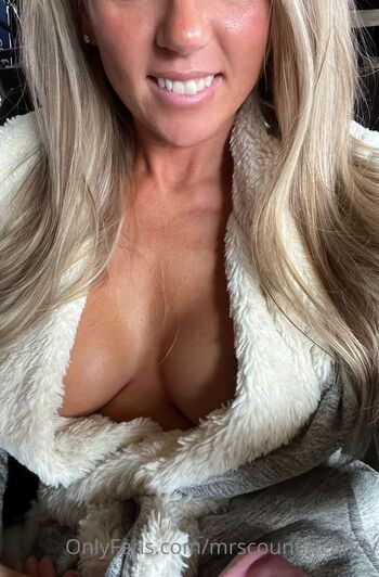 ThatBlondeHotwife